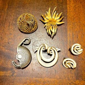 Vintage Pins/Brooches Set
